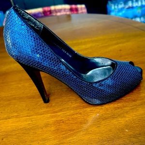 New Royal blue sequined 3 inch heels. Closed back. Slight Open toe. Unique!